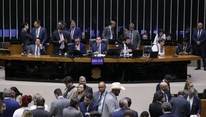 Capa da publicação O verdadeiro golpe contra os brasileiros: PEC da blindagem