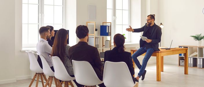 Capa da publicação Liderança e desenvolvimento de pessoas: formando equipes