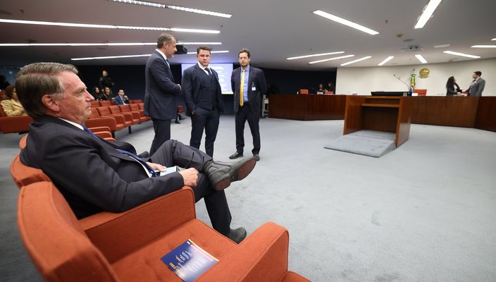 Capa da publicação Bolsonaro pode pegar 40 anos de prisão?