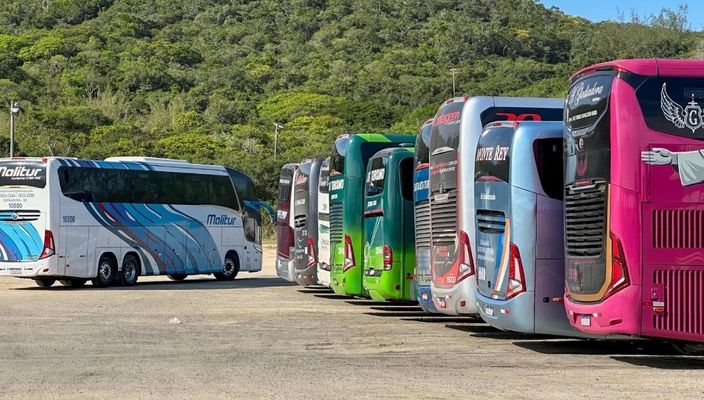 Capa da publicação Cobrar ônibus de turismo é ilegal? Entenda por quê