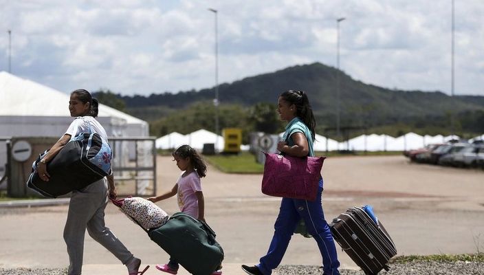 Capa da publicação Direitos humanos e refugiados: um estudo sobre a legislação e ações do Poder Executivo em face da imigração