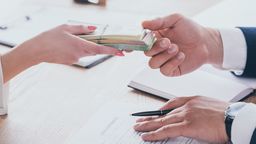 Imagem de capa do artigo A importância de contratos em empréstimos entre amigos e parentes