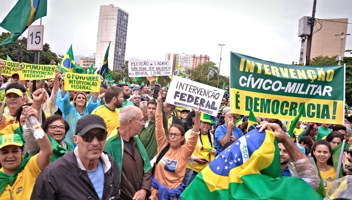 Capa da publicação A intervenção militar na presidência da República.