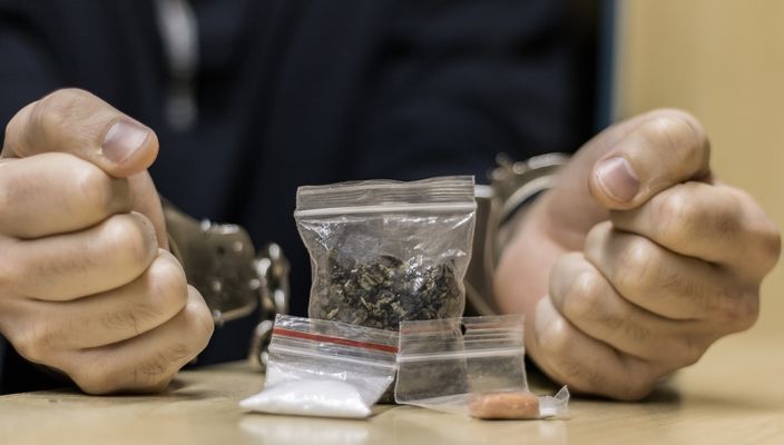Capa da publicação Diferença entre porte de drogas e tráfico de drogas