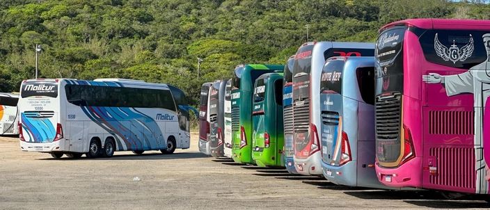 Capa da publicação Cobrar ônibus de turismo é ilegal? Entenda por quê