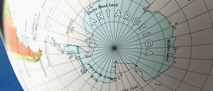 Capa da publicação Tratado da Antártida: 50 anos da adesão do Brasil