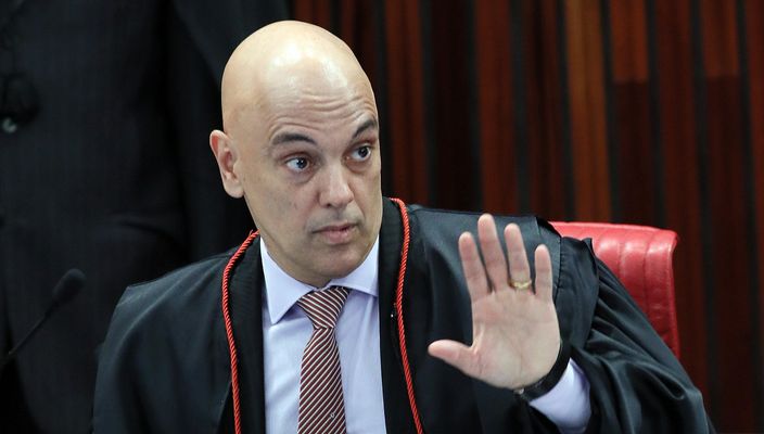 Capa da publicação Alexandre de Moraes e o impedimento relativo ou fluido