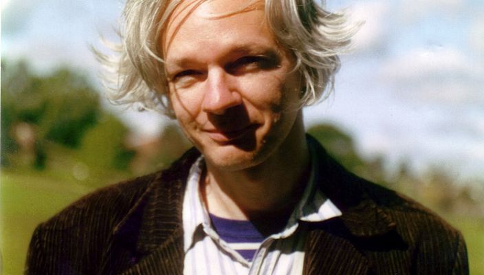 Capa da publicação Refúgio e asilo:  caso Julian Assange