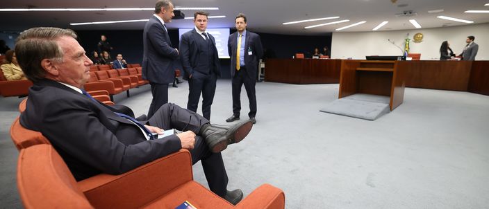 Capa da publicação Bolsonaro pode pegar 40 anos de prisão?