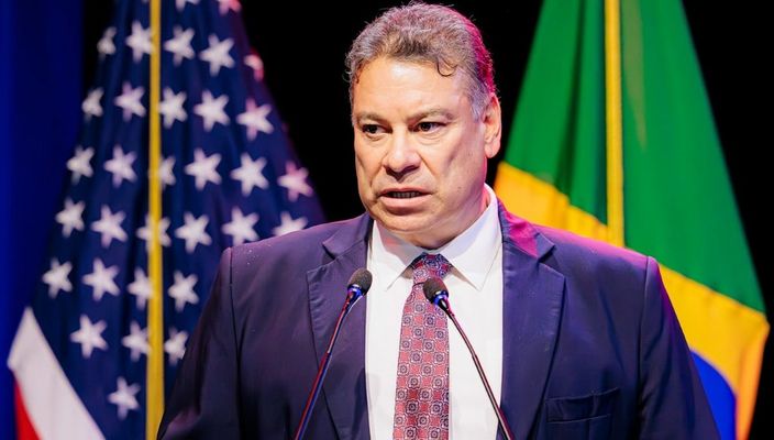 Capa da publicação Crise com Trump: expulsar diplomata é armadilha?