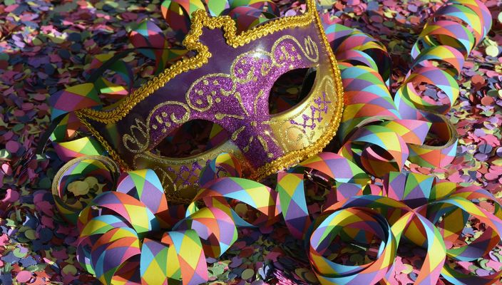 Capa da publicação  Carnaval não é feriado, mas empresas podem negociar folga 