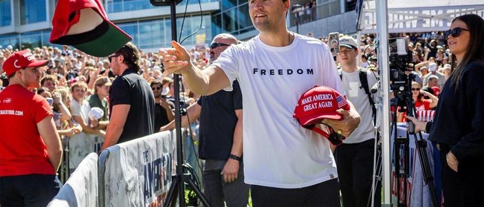 Capa da publicação Charlie Kirk: fé, poder e a importação de crises