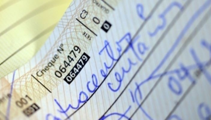 Quando assinar no verso do cheque? Endosso de Cheque