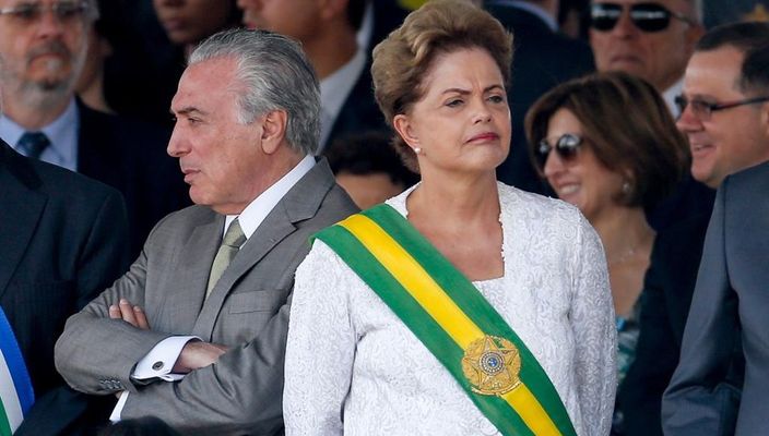Capa da publicação Novo governo com a velha política das cleptocracias brasileiras. Dilma pode ocupar cargos públicos (decidiu o Senado). 