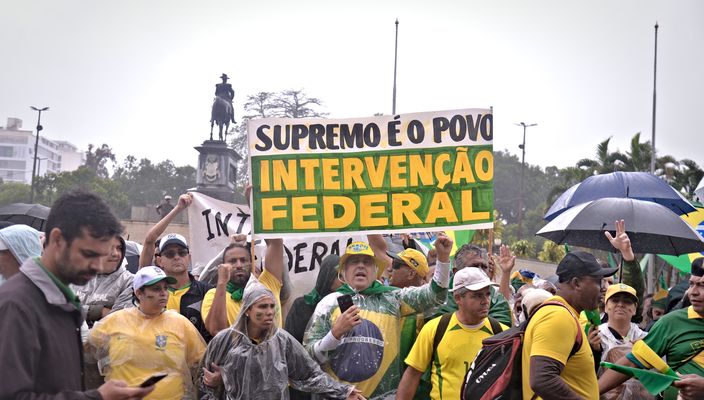 Capa da publicação Afinal, a Constituição prevê intervenção militar constitucional?