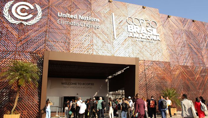 Capa da publicação COP30: Justiça climática exige enforcement