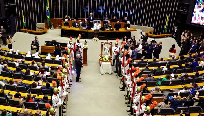 Capa da publicação Fé e política: a coroação de São Miguel no Brasil